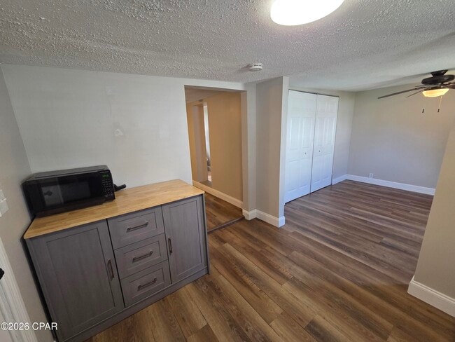 Foto del edificio - 1525 Oak Ave