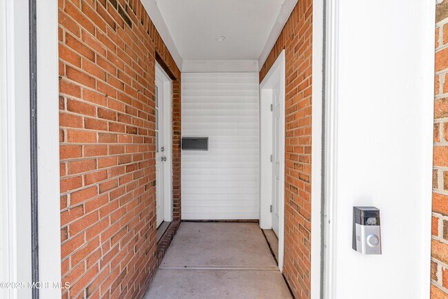 Foto del edificio - 68 Maple Dr