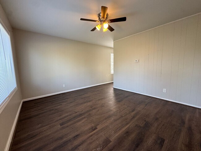 Foto del edificio - Updated 3 Bedroom in Southwood Neighborhood.