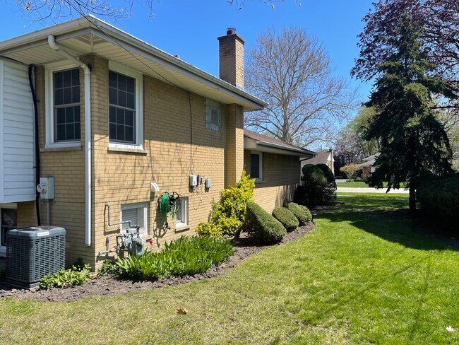 Foto del edificio - 1530 S Greenwood Ave