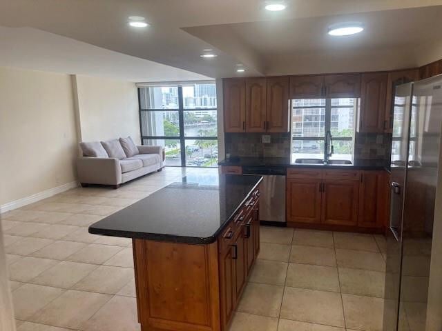 Building Photo - 800 Parkview Dr