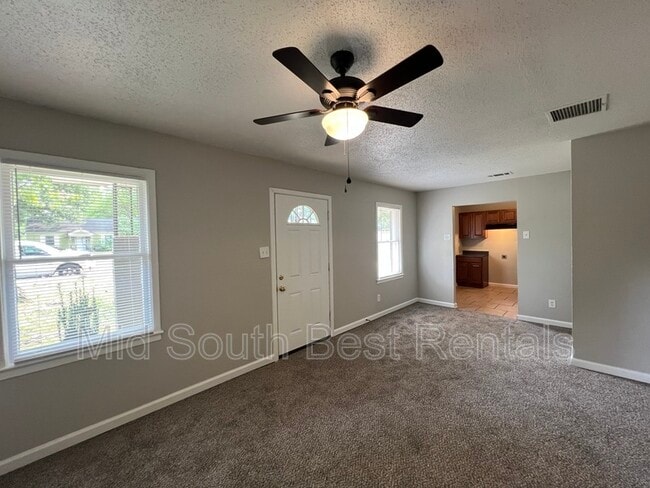 Building Photo - 428 W Brooks Rd