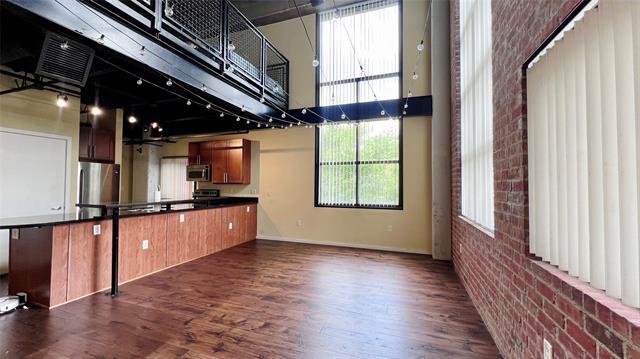 Building Photo - 3110 Thomas Ave