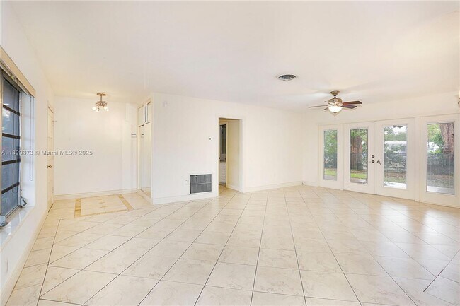 Foto del edificio - 6200 SW 63rd Ave