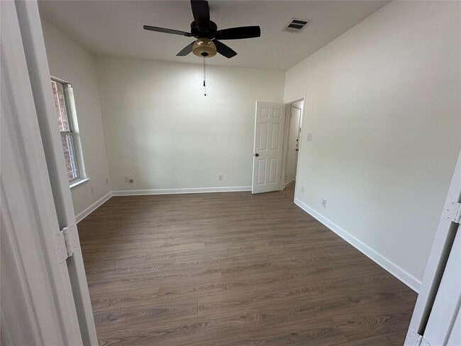 Foto del edificio - 3309 Blue Ridge Dr