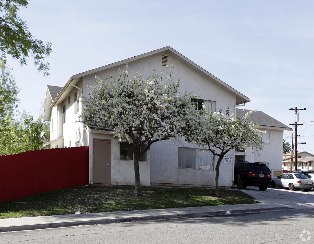 Foto principal - 2206-2216 W Dunlop St