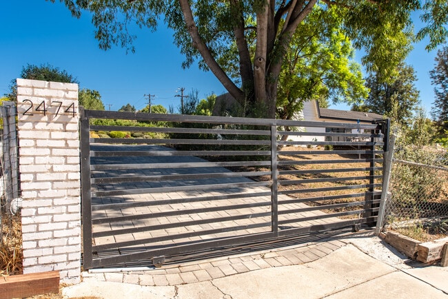 Foto del edificio - 2474 Barbara Dr
