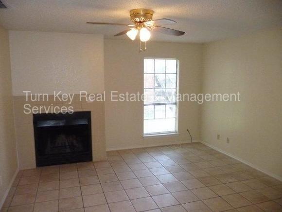 Foto del edificio - 8129 Foxfire Ln