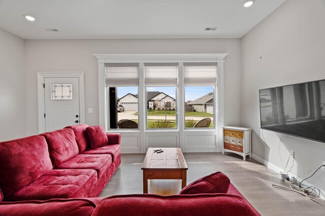 Building Photo - 3401 Yellowwood Dr
