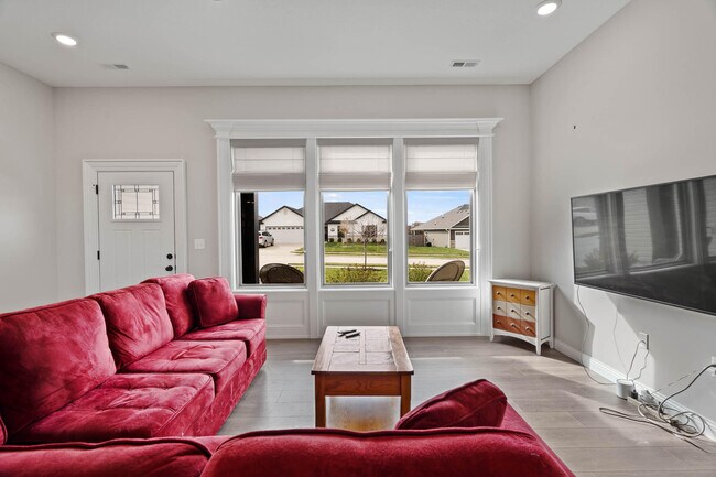 Foto del edificio - 3401 Yellowwood Dr