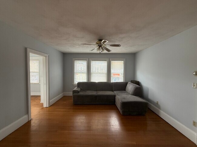 Foto del edificio - 527 Gallivan Blvd