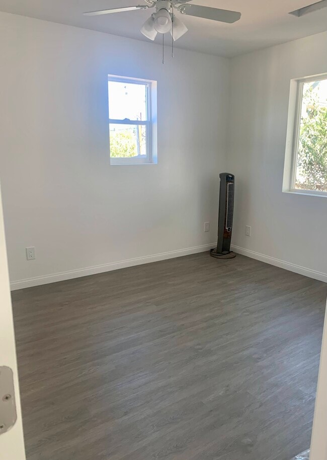 Building Photo - 910 S Maple St