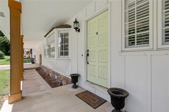 Building Photo - 2383 N Yorkwood Dr