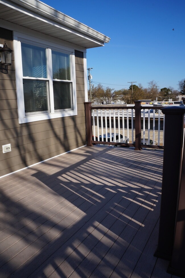 Building Photo - LAMBERTS POINT