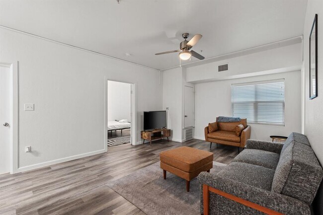 Foto del edificio - 911 W 22nd St