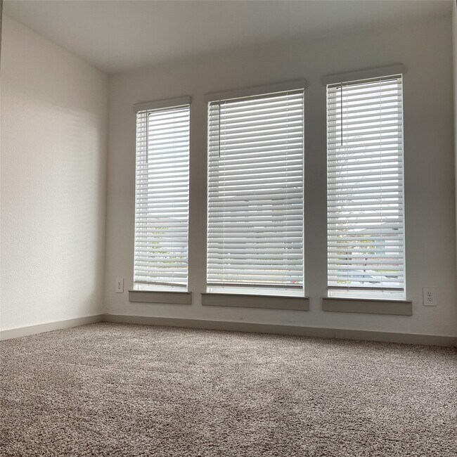 Foto del edificio - 6814 Bradford Ter Rd