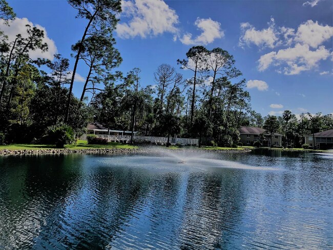 Foto del edificio - 5780 Woodmere Lake Cir
