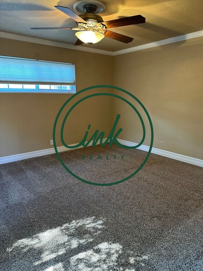 Building Photo - Charming Carson Home