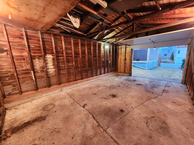 Building Photo - 254 Britain St