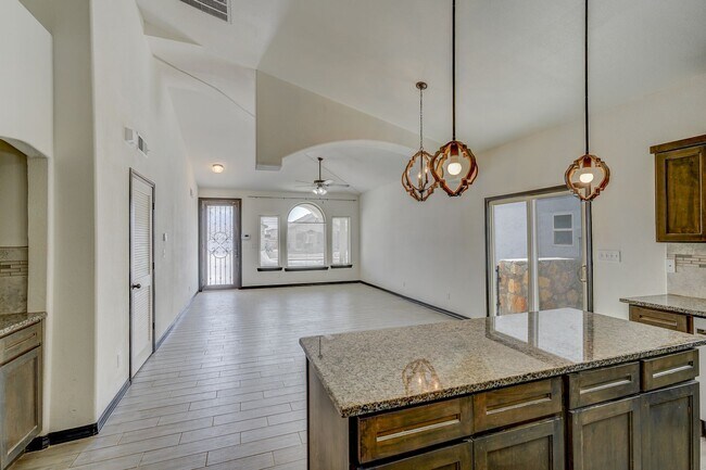 Foto del edificio - Modern Elegance Meets Comfort in This Pristine Eastside Home