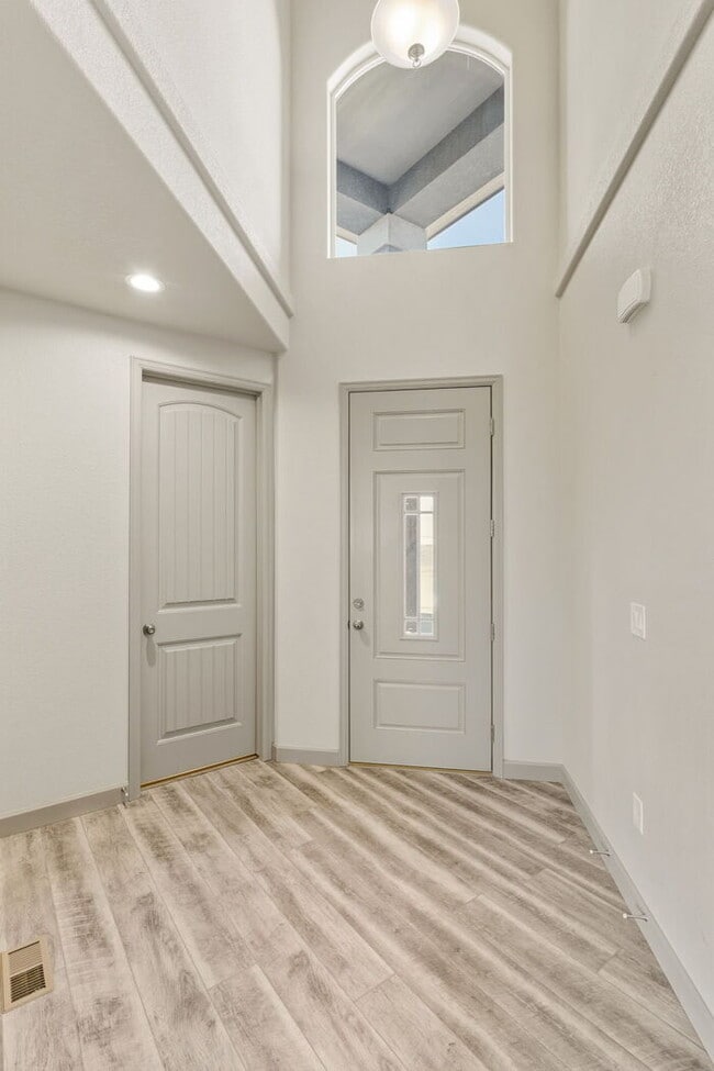 Foto del edificio - Move-In Now and Get November Rent FREE! Spacious 4-Bedroom Semi-Custom Home in Lorson Ranch with ...