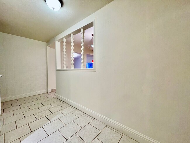 Building Photo - 1204 Park View Dr