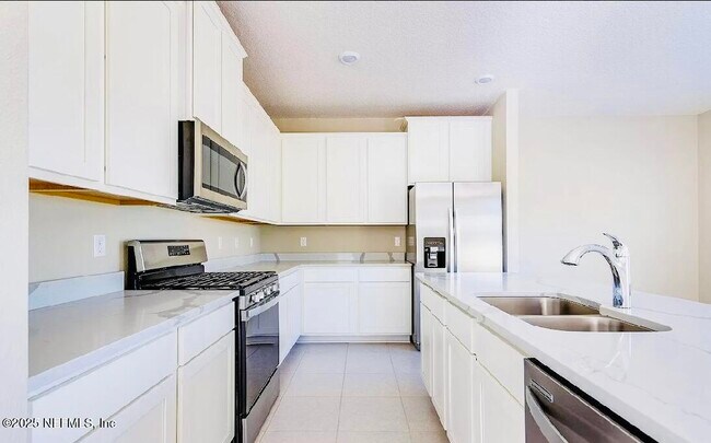 Foto del edificio - 87 Fellbrook Dr