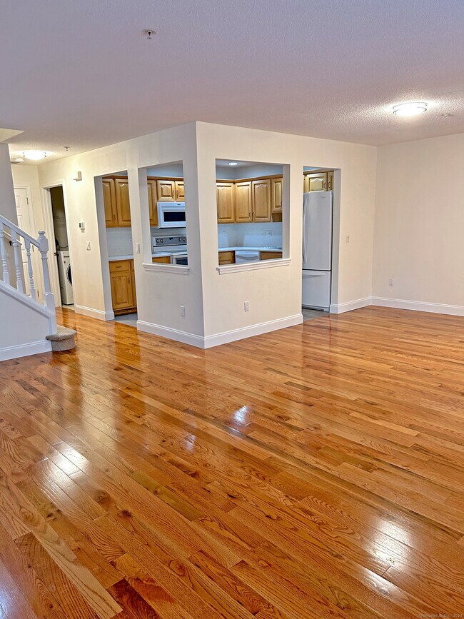 Foto del edificio - 629 Danbury Rd
