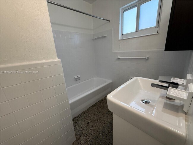 Foto del edificio - 322 NE 6th St