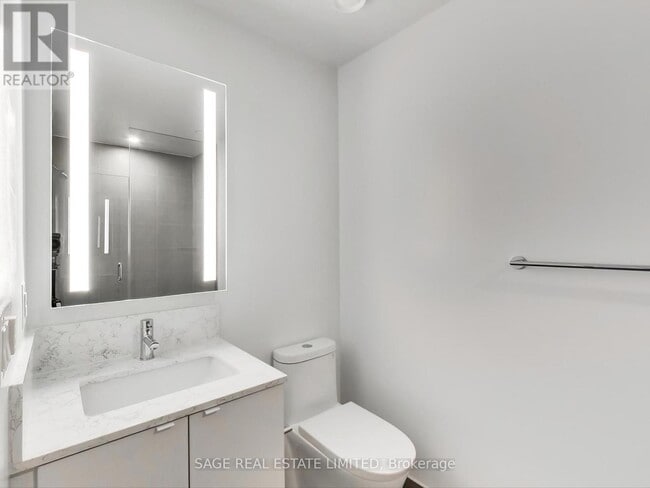 Building Photo - 270-1270 Dufferin St
