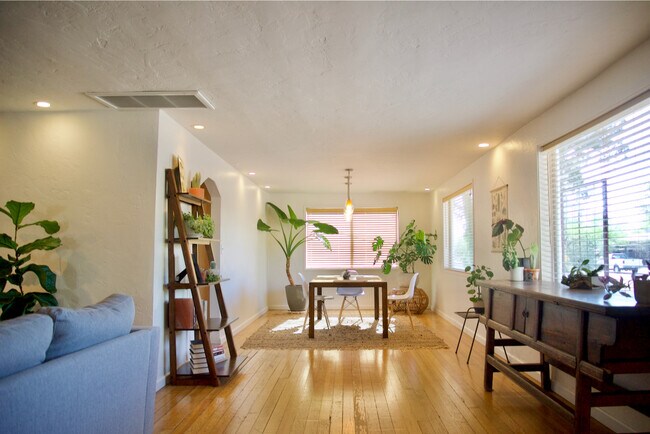 Building Photo - 2552 E Halcyon Rd