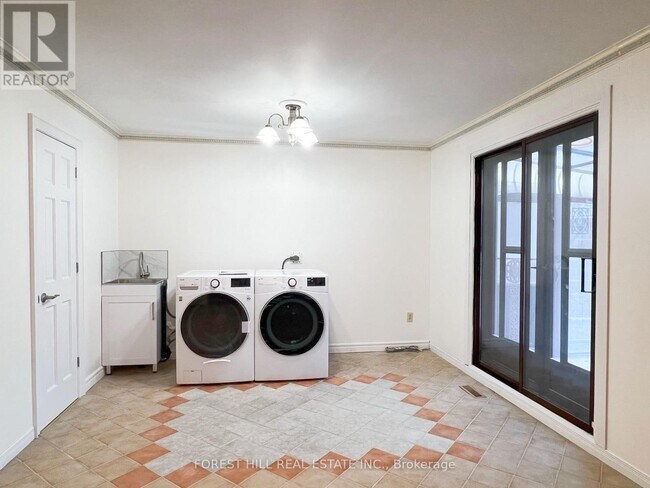 Photo du bâtiment - 180 McNicoll Ave