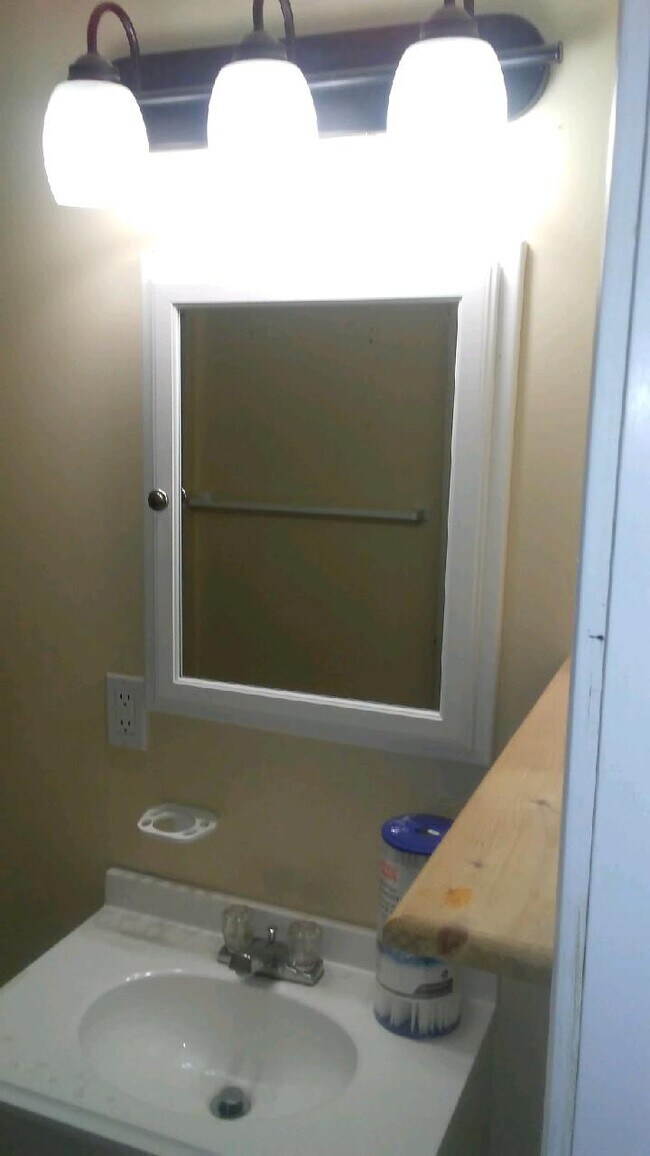 Bathroom - 78 Ideal St