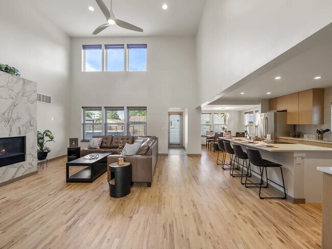 Foto del edificio - 4 or 5 Bedroom Single Family Dream Home Aw...
