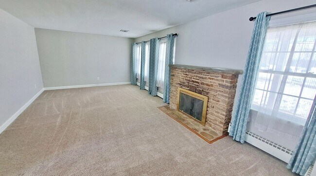 Foto del edificio - 3 Bed / 1-1/2 Bath Single Family Home w/2-car garage