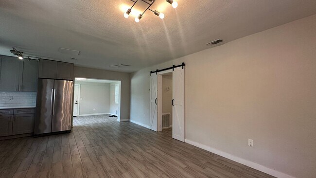 Foto del edificio - 517 San Juan Blvd