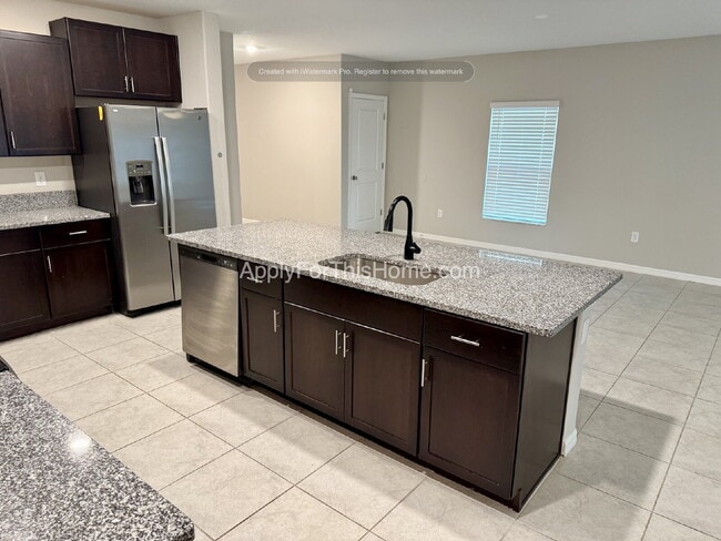 Building Photo - Single Family Home - 6 Bedroom