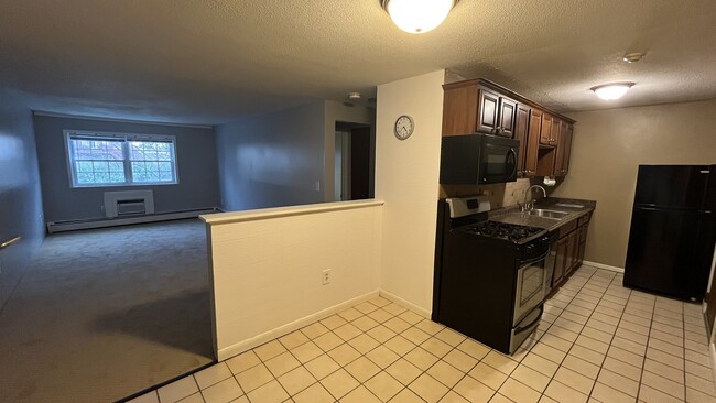 Building Photo - 381 Hildreth St
