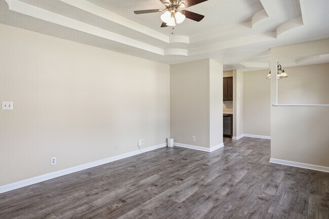 Foto del edificio - 700 Shelton Cir