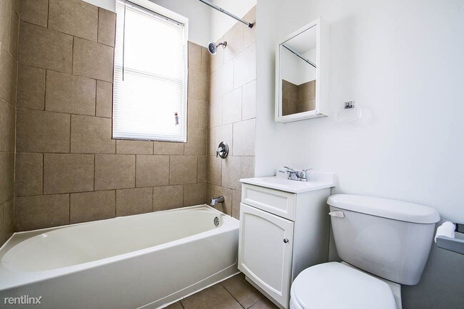 Building Photo - 1 br, 1 bath  - 7055 S Saint Lawrence Ave