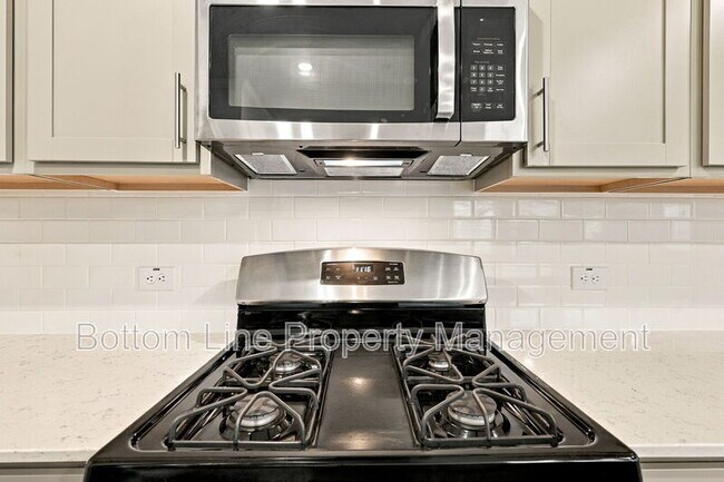 Foto del edificio - 5817 Woodlawn Dr