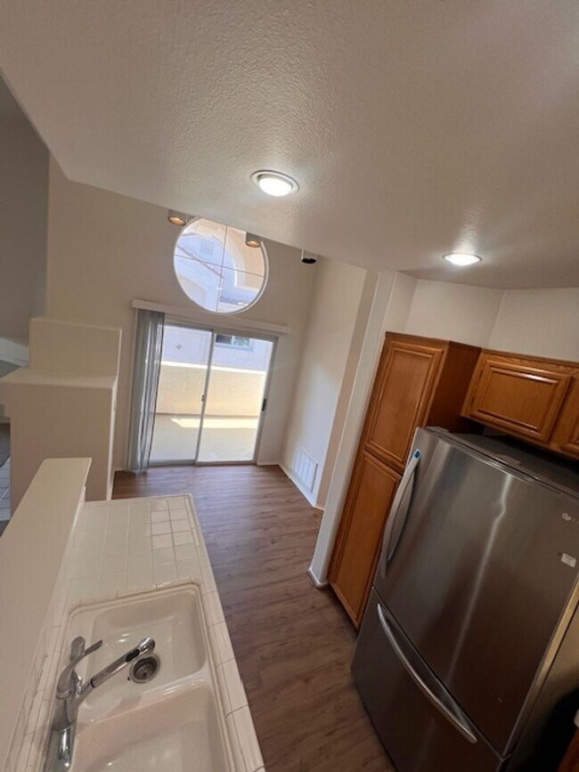 Foto del edificio - Spacious 2 Bedroom, 2 Bathroom Town Home w/ Attached Garage! Andria of UTC