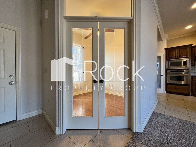 Foto del edificio - 3 Bedroom, 2 Bath, 2 Car Garage - SELF TOURS AVAILABLE SOON!