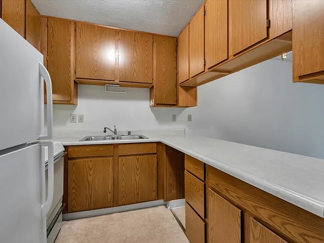 Building Photo - 106 Vista Prieta Ct