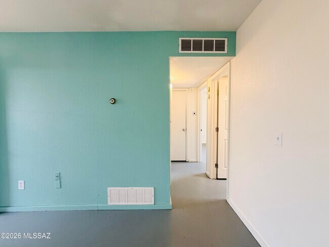 Foto del edificio - 1028 E Hedrick Dr