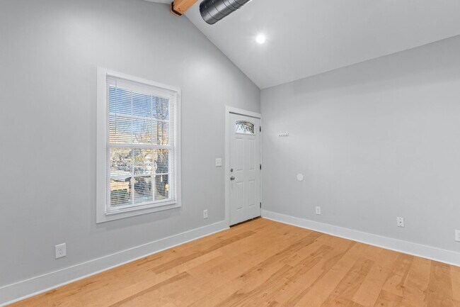 Foto del edificio - 944 Brent St