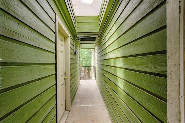 Foto del edificio - 9823 Walnut St