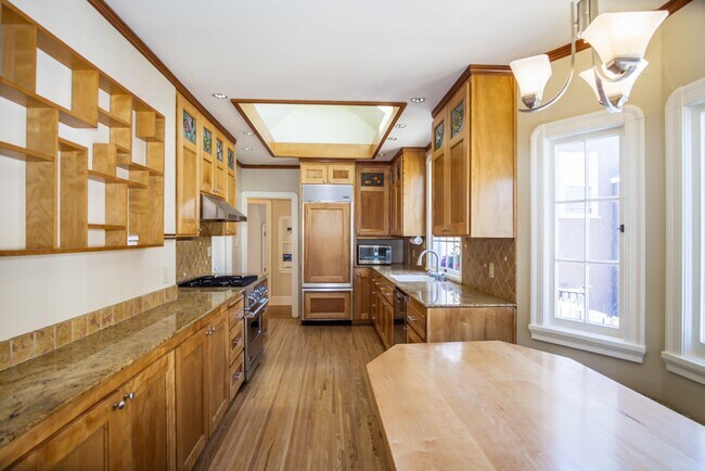 Foto del edificio - 1809 Versailles Ave