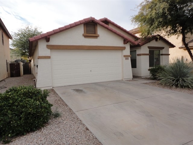 Building Photo - 2033 W Vineyard Plains Dr