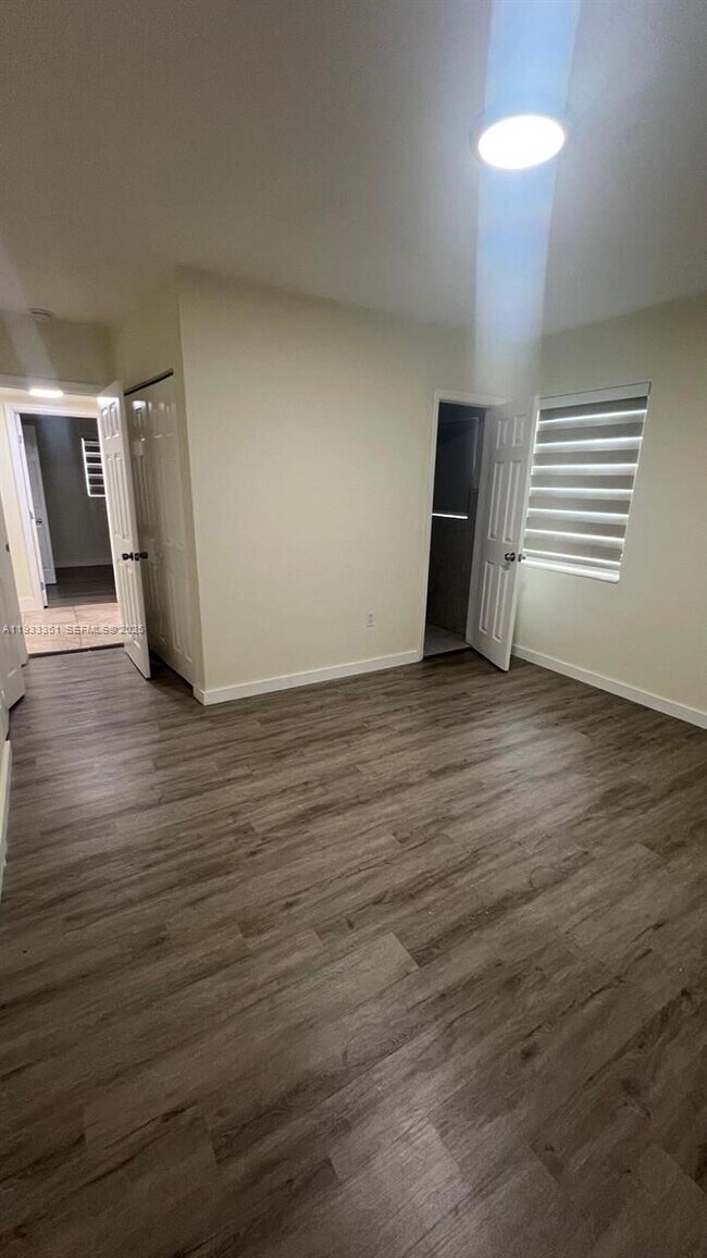 Foto del edificio - 1251 Little River Dr